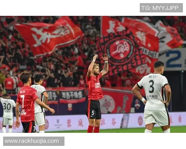 中超联赛新赛季揭幕 多支强队争夺冠军宝座 竞争激烈