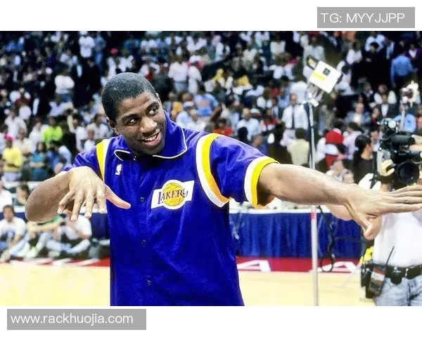 篮球巨星的传奇之路 从赛场到生活的全面解读与成长故事